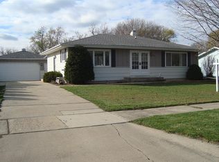 916 Meadow Ln, Fond Du Lac, WI 54935