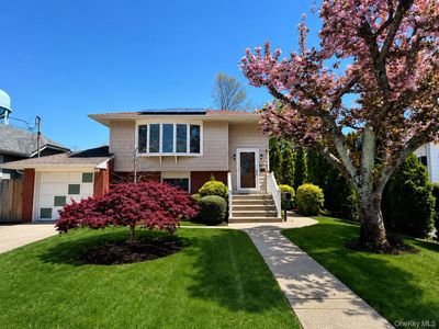 2073 Washington Street, Merrick, NY, 11566