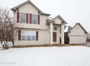 908 Dewey St, Harvard, IL 60033