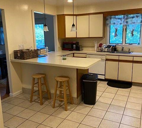 3rd image of 377 Lake Dr #1