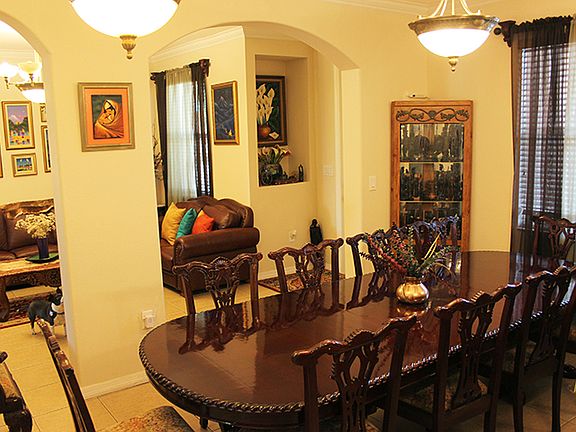 Dining room (10 chair table)