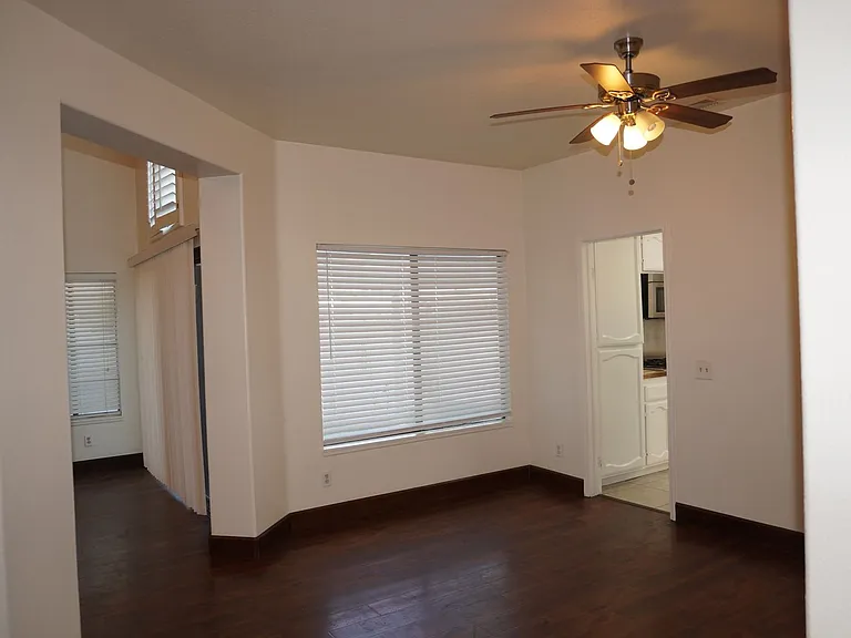 10386 Meadow Creek Dr — Photo 10