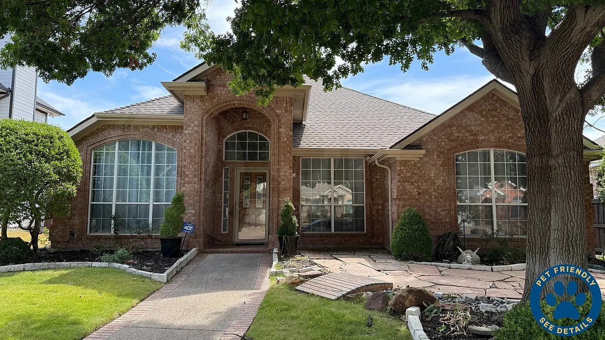 4 bed, 2.0 bath, 2071 sqft, $2,700 — Photo 1
