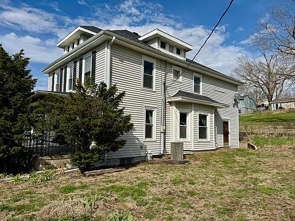 3rd image of 415 Park St