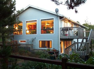 625 SW Range Dr, Waldport, OR 97394