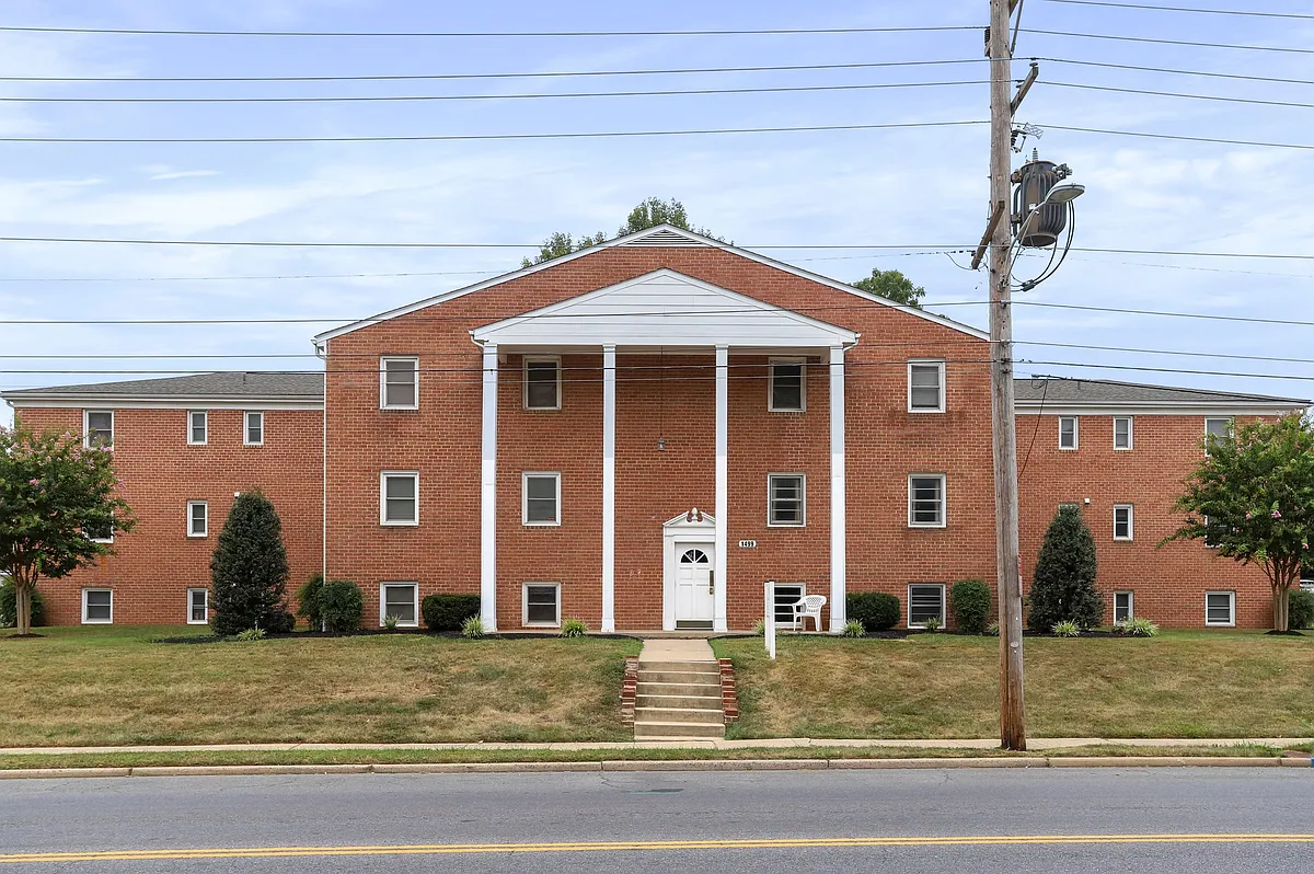 Building Photo - 1499 N East St #12