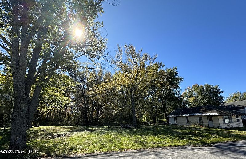 5th image of 180 Spring Road
