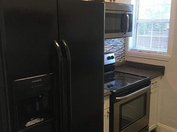 5th image of 2964 Gilmore St