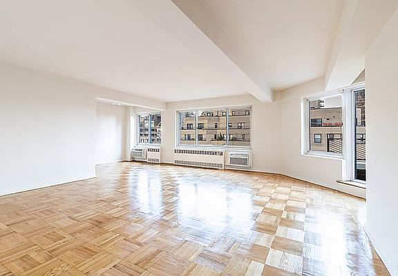 3rd image of 249 E 48th St APT 19B