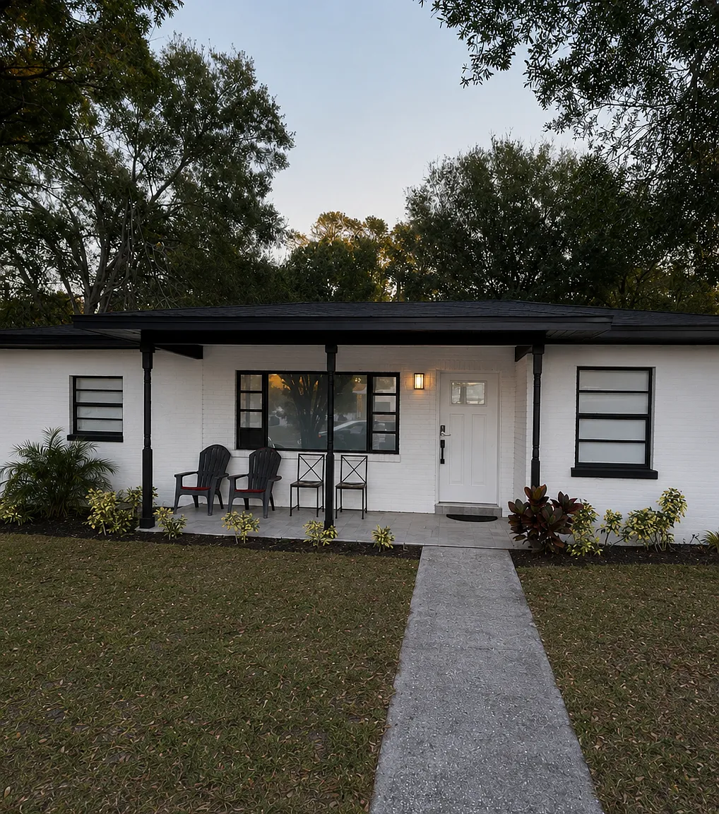 1605 N Gomez Ave — Photo 2