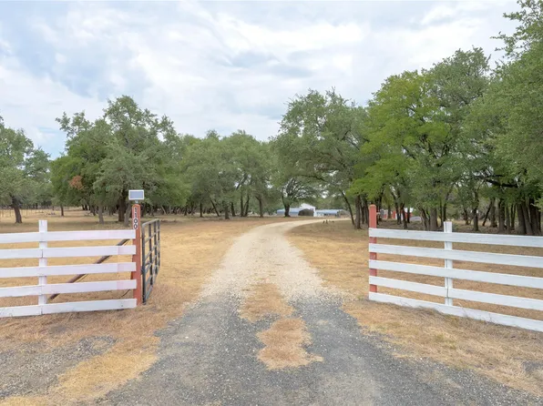 1100 Ramms Dr, Florence, TX 76527