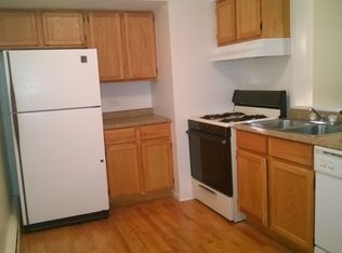 384 Pierson St APT B, Crystal Lake, IL 60014