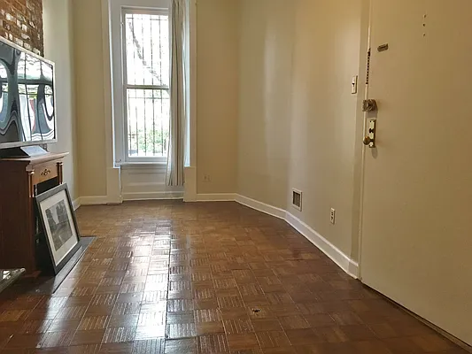 Rented by BLS Realty | media 32