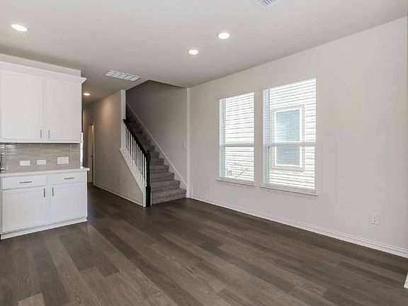 3rd image of 530 Ansley Ct