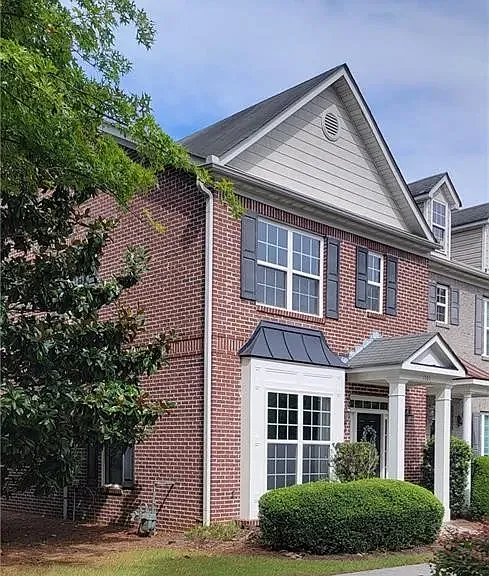 1701 Heights Cir NW — Photo 2