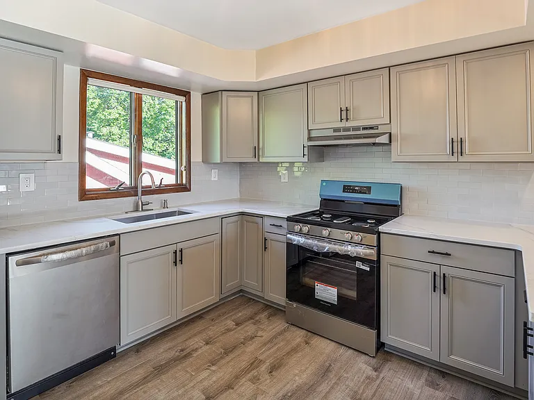77 Highland Pl #2 — Photo 12