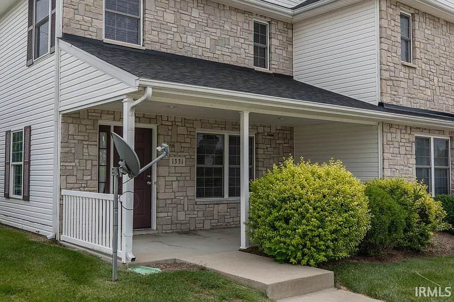 3 bed, 2.5 bath, 1240 sqft, $1,750 — Photo 3