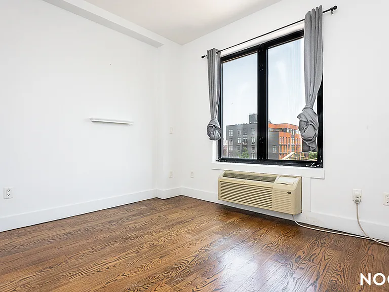 112 Manhattan Ave #5B — Photo 6