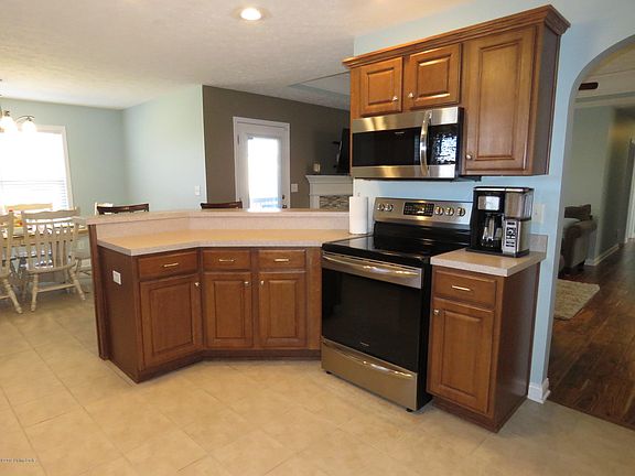 5th image of 360 W Woodlake Cir