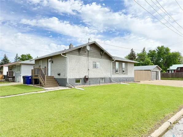 4 9th STREET, Weyburn, SK S4H 1E5