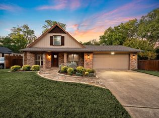 3024 Hillcrest Ct, Grapevine, TX 76051
