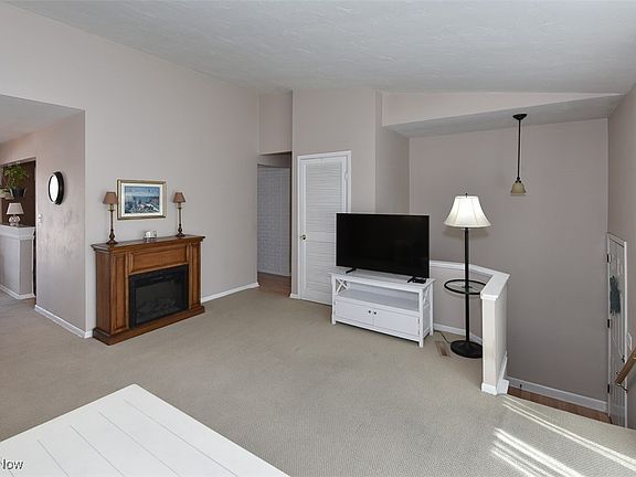 3rd image of 10700 Tiffany Ln