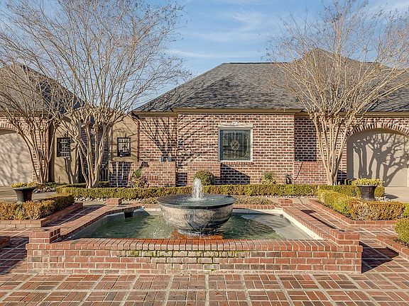 5th image of 110 Saint Charles Cir