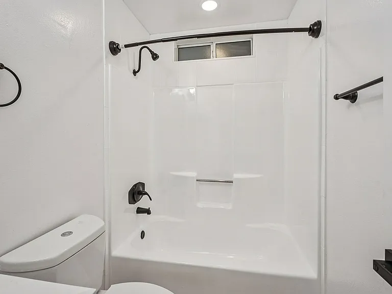 420 Windsor Rd — Photo 40