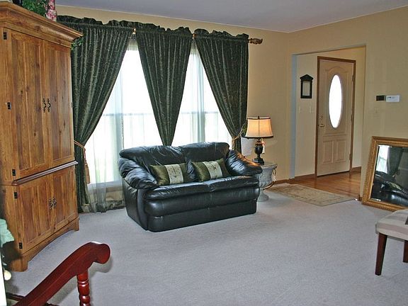 3rd image of 1197 Narragansett Dr