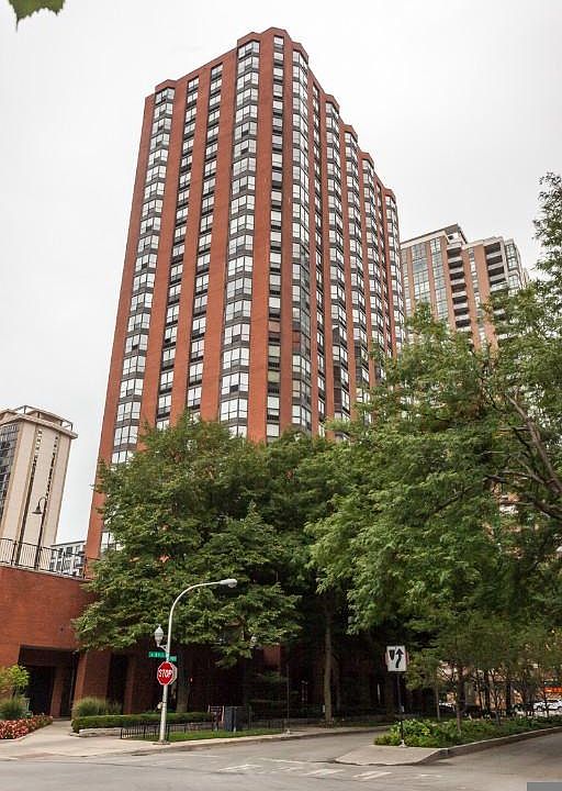 1st image of 899 S Plymouth Ct APT 1004