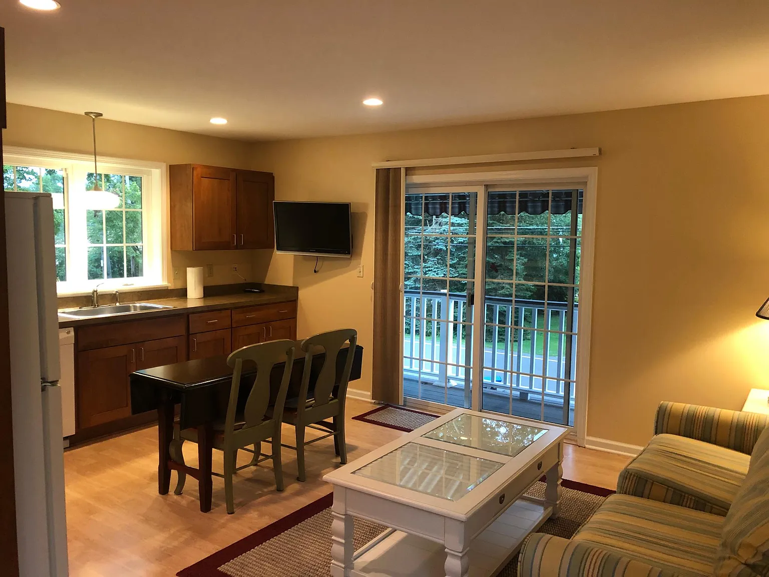 9064 Lake Shore Rd — Photo 3