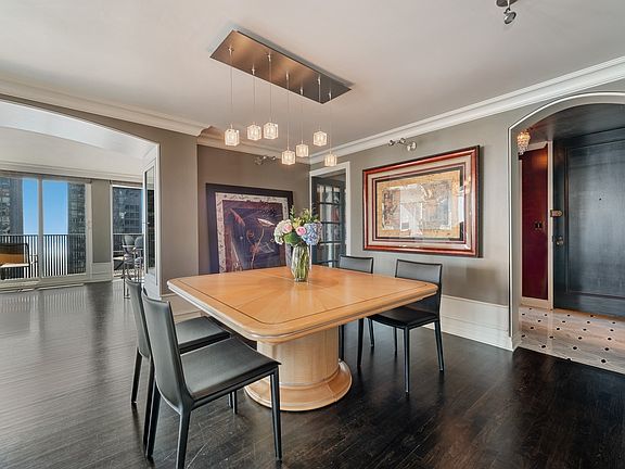 5th image of 200 E Delaware Pl APT 23C