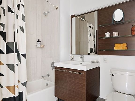 5th image of 4322 Queens St APT 1502