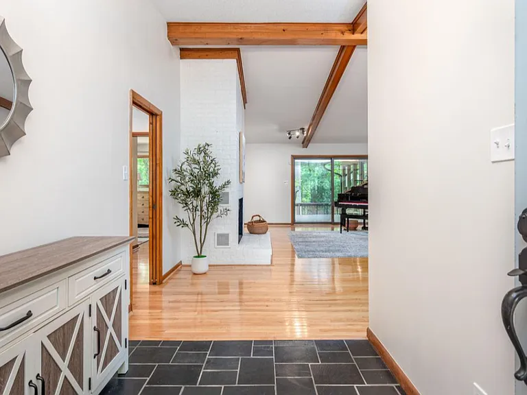 1020 Burning Tree Dr — Photo 4