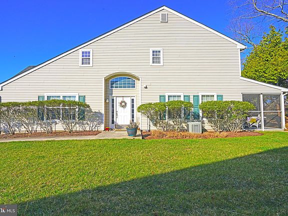 4th image of 17273 Queen Anne Way #18
