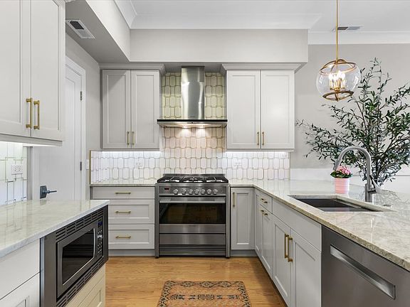 4th image of 3737 N Damen Ave #2
