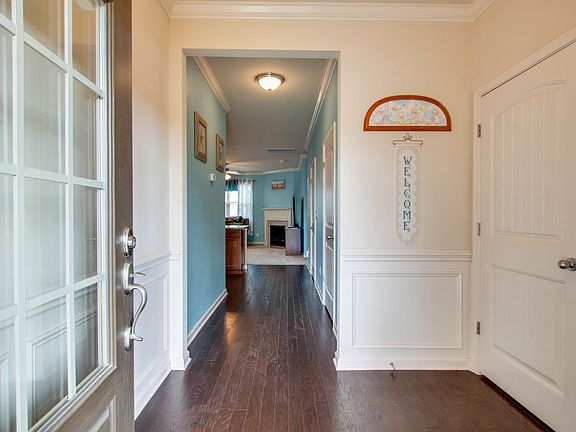 4th image of 3907 Montgomery Way