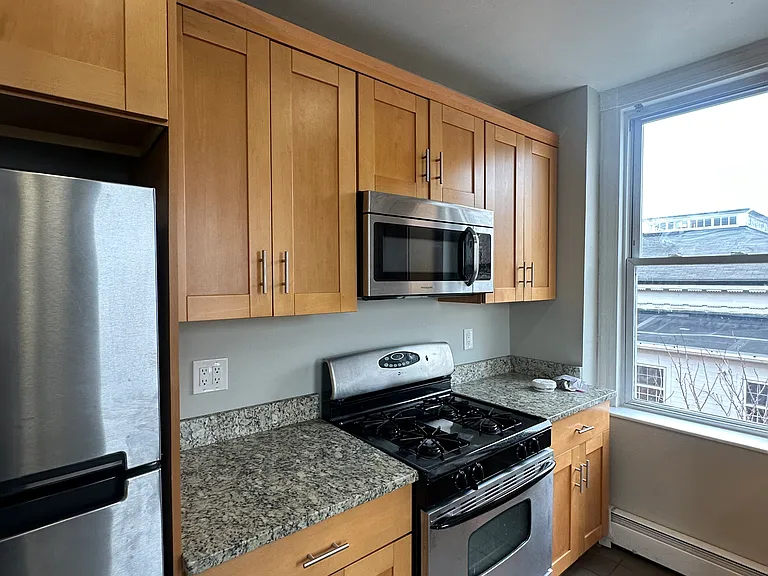 533 Chapel St #5 — Photo 1