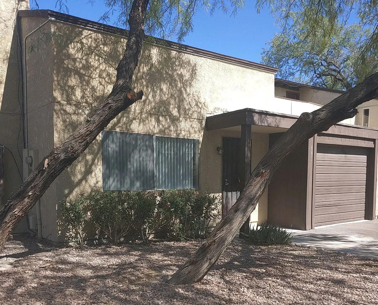 2 bed, 1.5 bath, 872 sqft, $1,300 — Photo 1