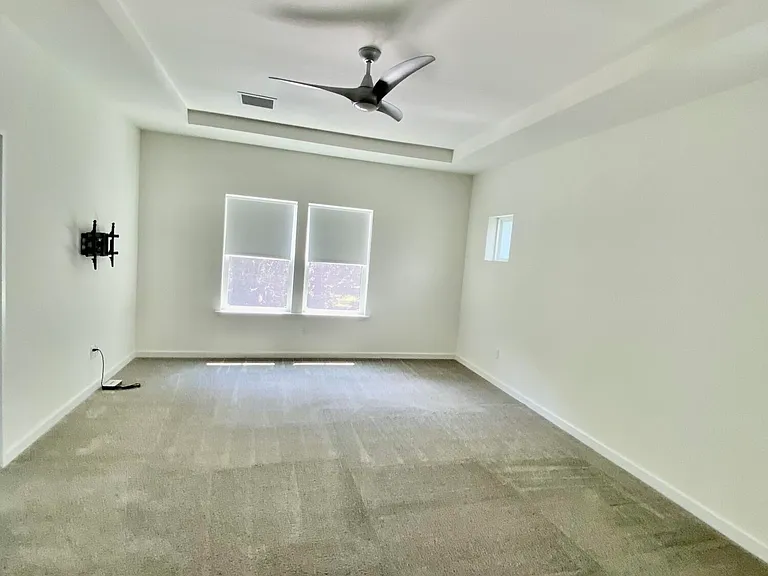 1139 N Market St — Photo 20