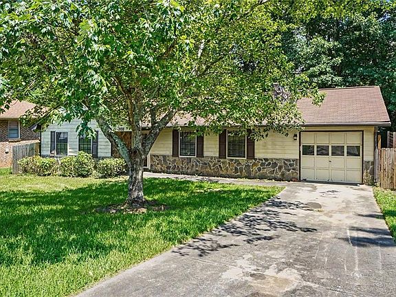 3rd image of 3011 Menlo Park Dr