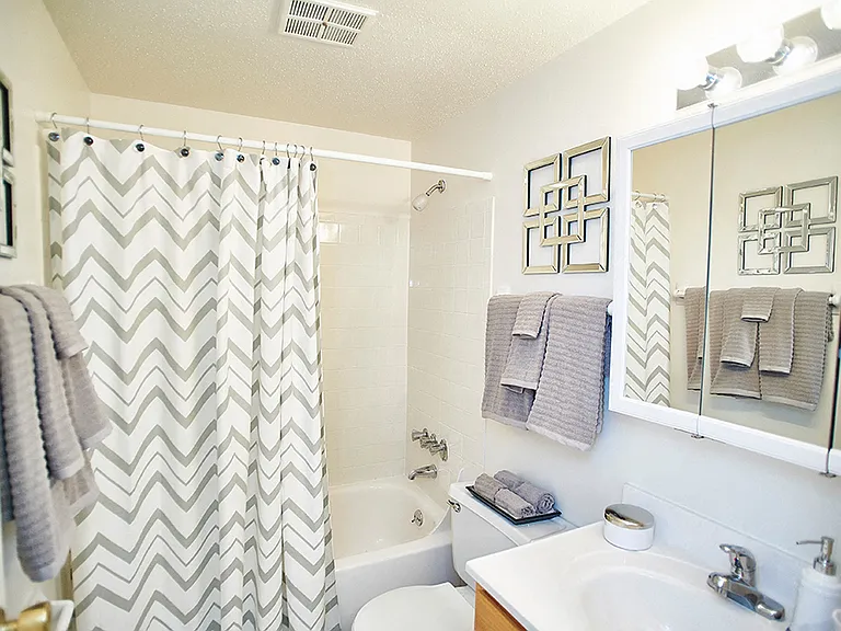 Full Bathroom at Ashmore Trace