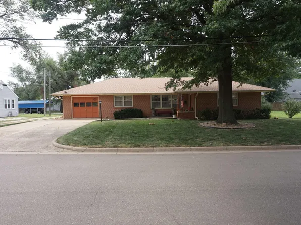 304 NE 12th St, Abilene, KS 67410