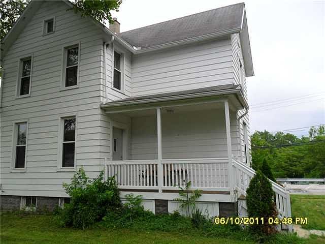 2nd image of 205 Oak St