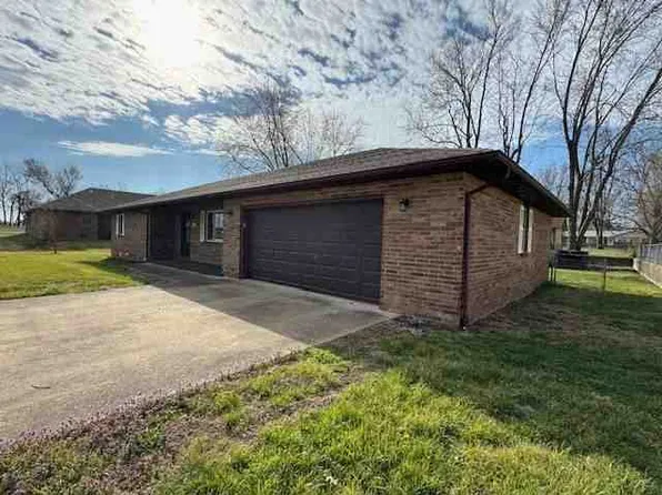 944 Troutman Dr, Lebanon, MO 65536