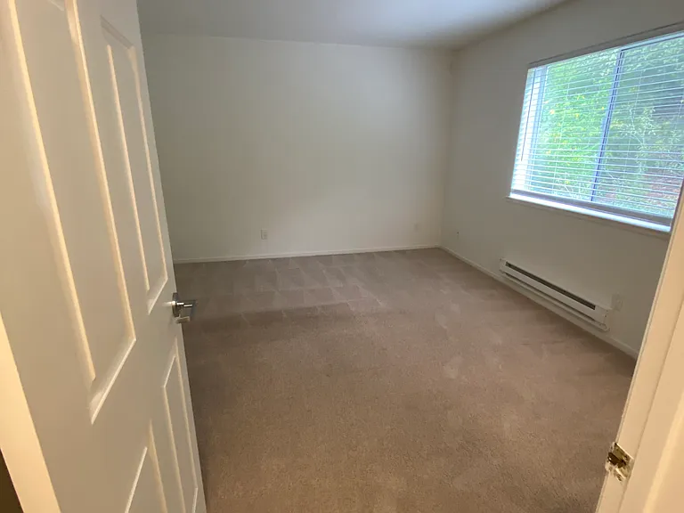 Deer Park Apartments - 95-99 Professional Center Pkwy — Photo 25