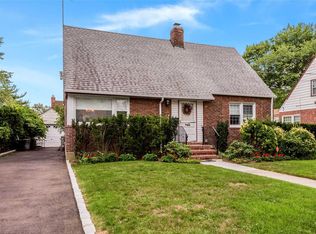 10 Alstead Rd, Valley Stream, NY 11580