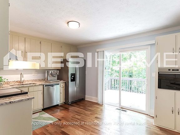 3rd image of 2965 Flowers Dr