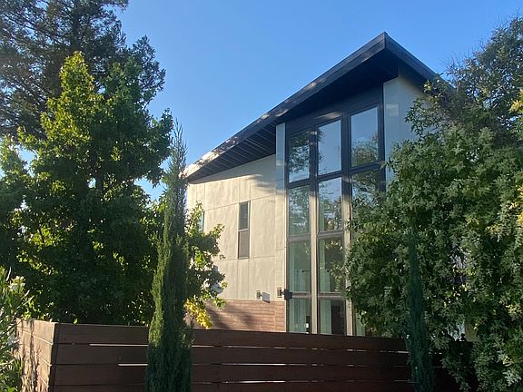 2nd image of 2449 Alameda De Las Pulgas