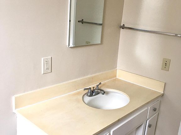 4th image of 65 S Virginia Ave #3